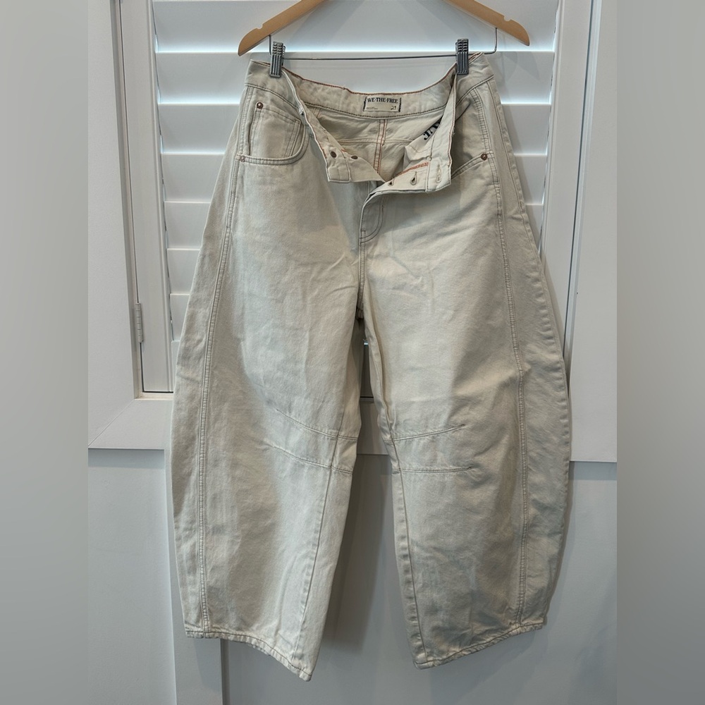 We The Free Mid-Rise Barrel Jeans Size 29 Regular Color Milk Off White - Picture 4 of 6